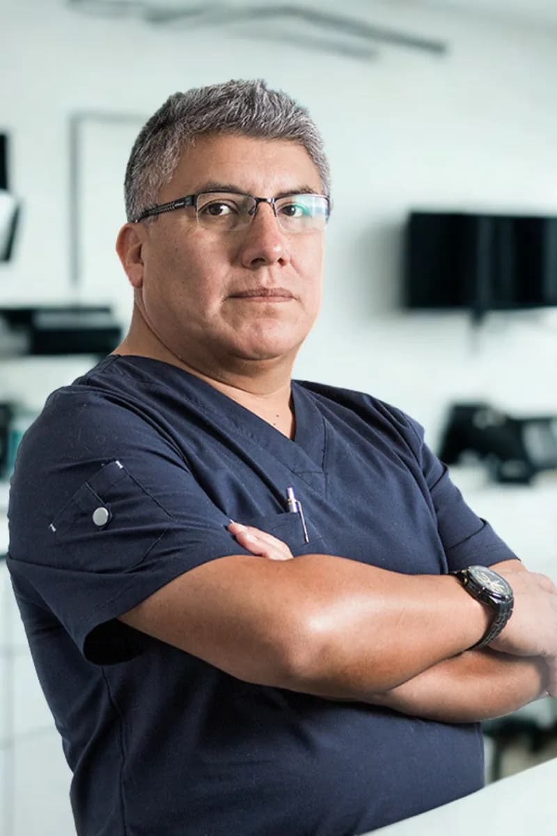 Dr. Armando Apaza